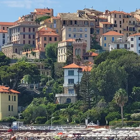 Apartamento Torre Gilda 200 Mt Dal Mare Con Giardino In Centro Citta Imperia